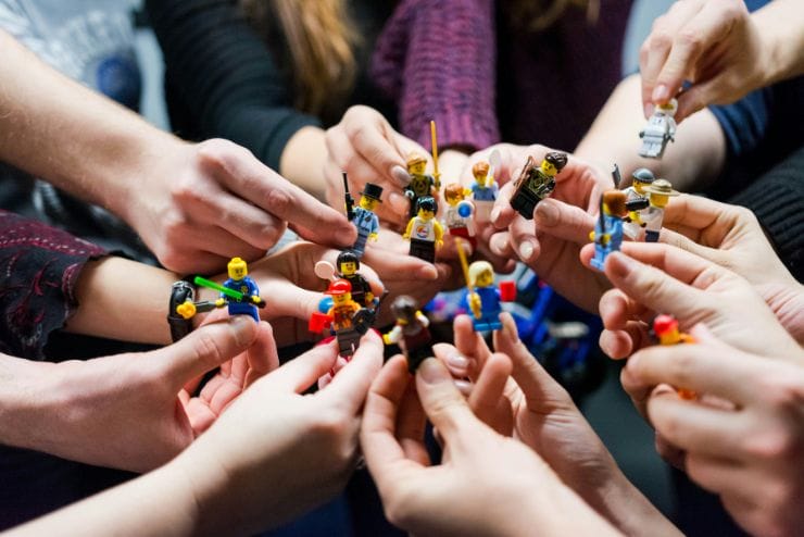 Lego mini figures hands